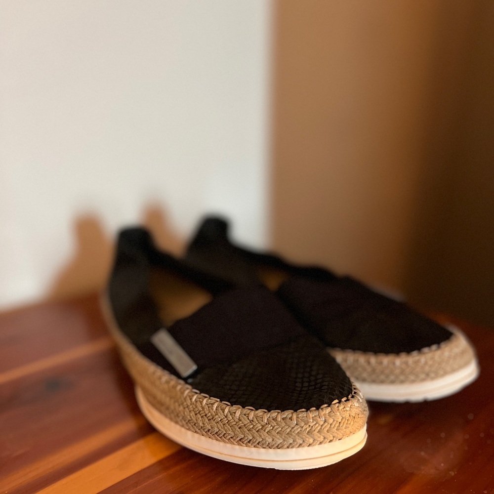 Size 8.5 Anne Klein slip on shoes black Snake skin espadrilles iflex